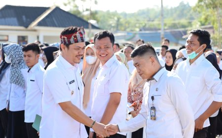 Pimpin Apel Gabungan, Plt Bupati Kolaka Timur Ingatkan ASN Tidak Terbawa Euforia Libur Lebaran