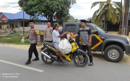Bulan Yang Penuh Berkah, Polsek Rate-Rate Bagikan Takjil Kepada Para Pengguna Jalan