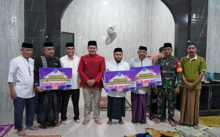 Awali Safari Ramadan di Tirawuta, Plt Bupati Kolaka Timur Serahkan Bantuan Pembangunan Masjid