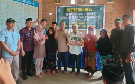 Salurkan BLT-DD Kepada 28 KPM, Kades Tawanga Berharap Agar Bantuan Tersebut Dimanfaatkan Sesuai Kebutuhannya