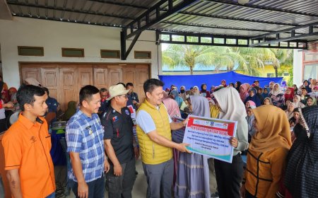 Abdul Azis Kembali Serahkan Sejumlah Bantuan Sosial Kepada KPM Di Kecamatan Aere