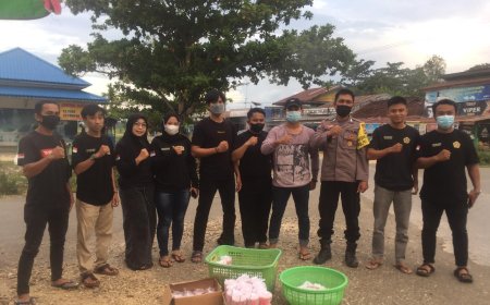 Menjelang Hari Raya Idul Fitri 1443 H, Karang Taruna Kecamatan Meluhu Bagikan Takjil Kepada Masyarakat