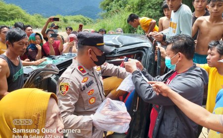 Warga Konawe Tewas Saat Mobil Yang Dikendarai Terperosok Kedalam Jurang Di Tondowatu, Polsek Uluiwoi Besama Masyarakat Berhasil Evakuasi