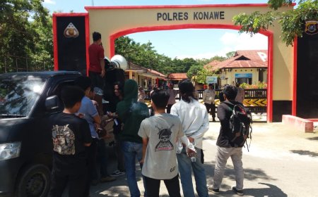 Diduga Menggelapkan dan Menjual SKT,  Masa Aksi Minta Polisi Segera Memanggil Mantan Kepala Sekolah Di Routa