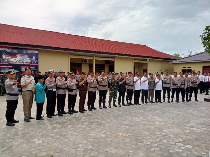 Kapolda Lampung Irjen Pol Ahamat Wiyagus meresmikan kan Polres Pesisir Barat..