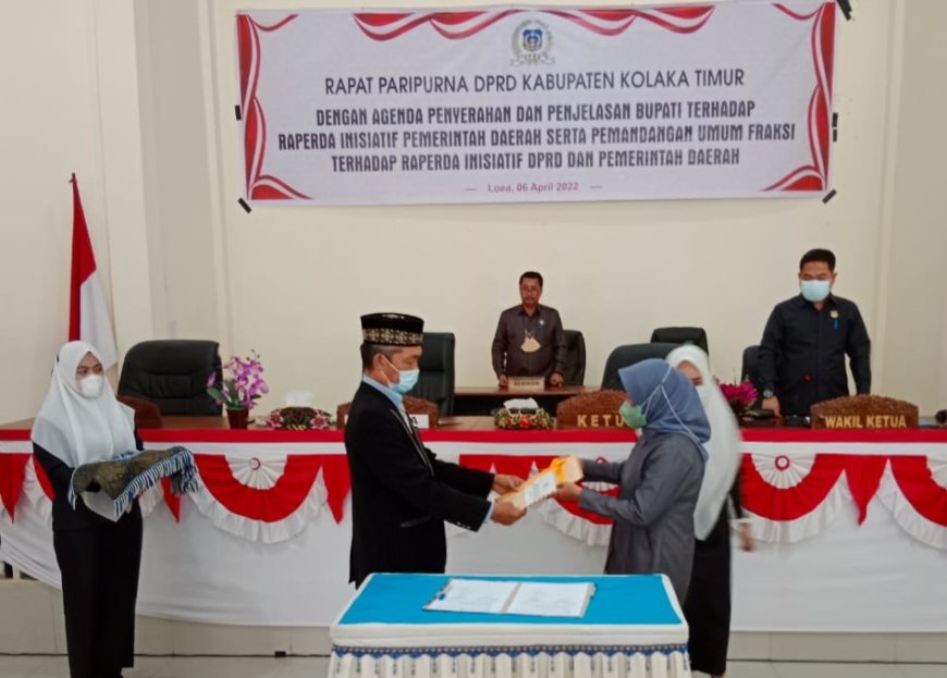 Dua Ranperda Inisiatif Pemda Diserahkan Ke DPRD Kolaka Timur Untuk Dibahas