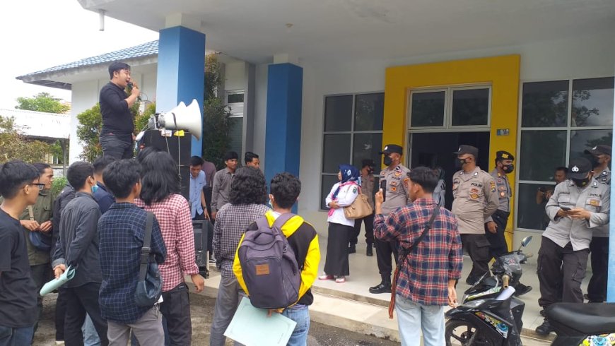 Diduga Hindari Aksi Demonstrasi, Sejumlah Pejabat Dinas PUPR Konawe Kompak Tidak Masuk Kantor