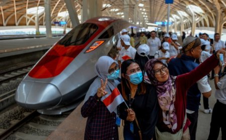 Tarif Promo Whoosh Membuat Rekor: 11 Ribu Penumpang dalam Sehari!