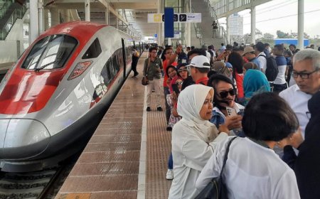 Euforia Whoosh: Antusiasme Publik Membuat Kereta Cepat Sibuk!