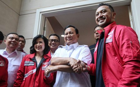 Dinamika Politik Indonesia: Prabowo Memperdebatkan Penghargaan Terhadap Pemimpinnya Sendiri
