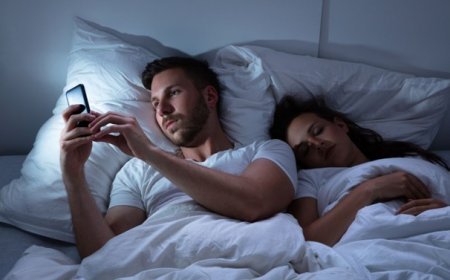 Misteri 'Backburner' di Media Sosial: Pemahaman Mendalam tentang Fenomena, Dampak Psikologis, dan Tanda-Tanda dalam Hubungan Cinta Modern