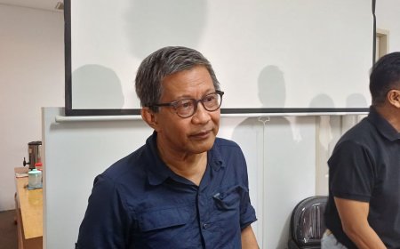 Rocky Gerung Umumkan Status Tersangka dalam Kasus 'Bajingan Tolol' di Acara Sarasehan UNM, Pertanyaan Taktis Ganjar Pranowo