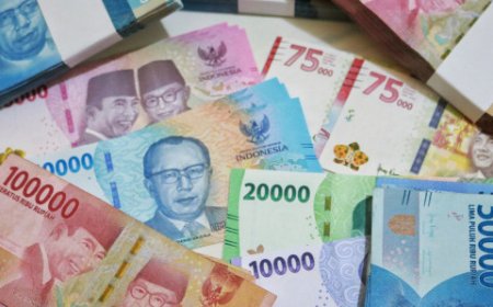Rupiah Menguat di Awal Pekan Berkat Sinyal Pelonggaran Kebijakan The Fed dan Neraca Perdagangan Positif