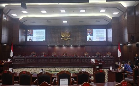 Mahkamah Konstitusi Pertahankan Syarat Usia Capres-Cawapres, Menolak Gugatan Uji Materi
