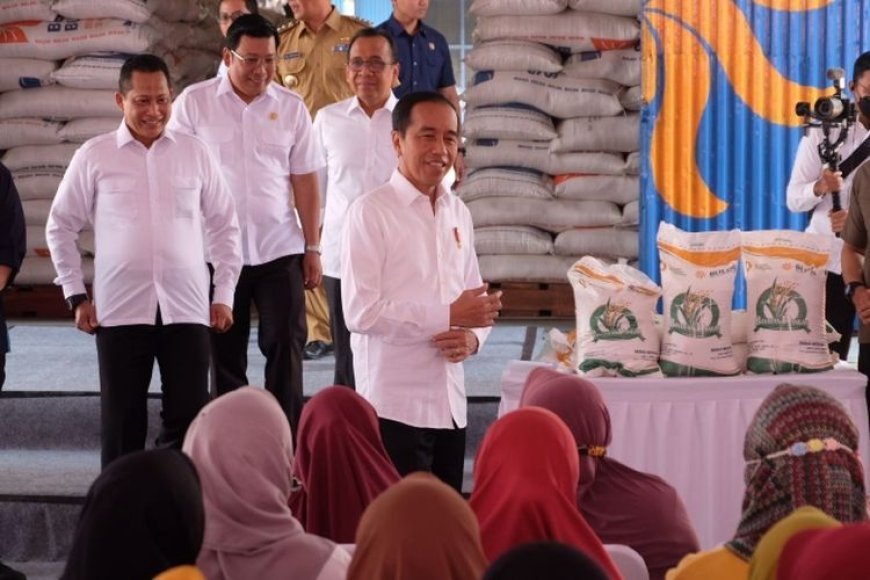 Jokowi Lanjutkan Program Bansos Beras hingga Juni 2024, 22 Juta Keluarga Dapat Manfaat