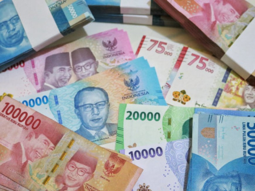 Rupiah Menguat di Awal Pekan Berkat Sinyal Pelonggaran Kebijakan The Fed dan Neraca Perdagangan Positif