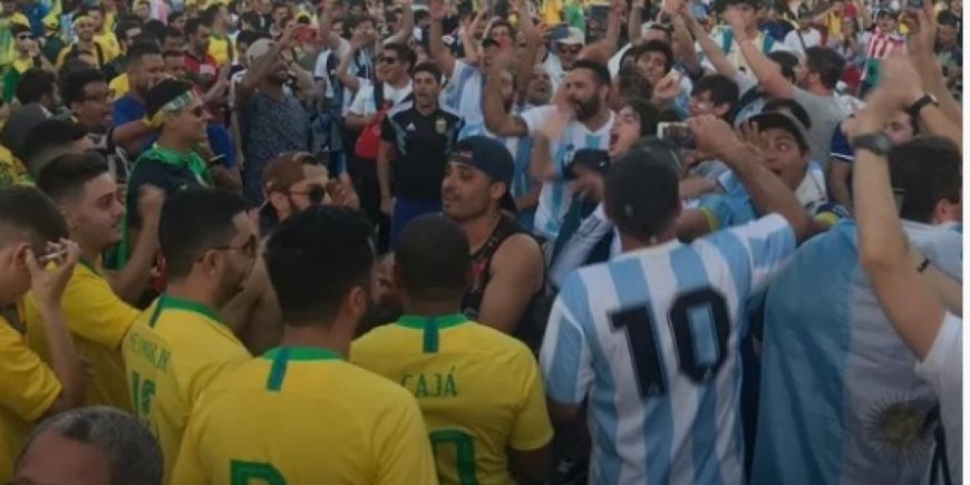 Kerusuhan Suporter Guncang Stadion Maracana, Pertandingan Brasil vs Argentina Tertunda