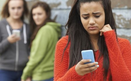 UU ITE Terbaru Resmi Disahkan: Akun Media Sosial Bisa Ditutup Sementara