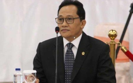 Presiden Jokowi Lantik Ridwan Mansyur Sebagai Hakim MK, Pengganti Manahan Sitompul yang Memasuki Masa Pensiun