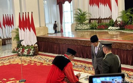 Jokowi Lantik Ridwan Mansyur sebagai Hakim Mahkamah Konstitusi Pengganti Manahan Sitompul
