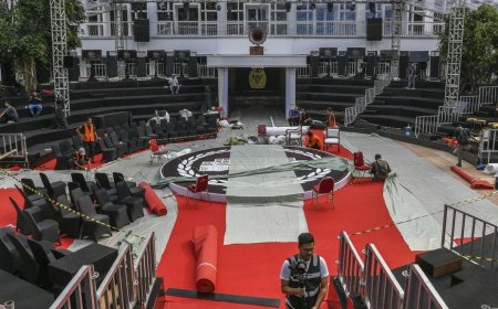 Persiapan Debat Pertama Pilpres 2024: Pasangan Capres dan Cawapres Bersaing Ketat di Panggung KPU