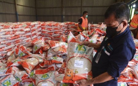 Bantuan Sosial Terus Berlanjut: Bulog Siap Salurkan Bansos Beras untuk 22 Juta Keluarga