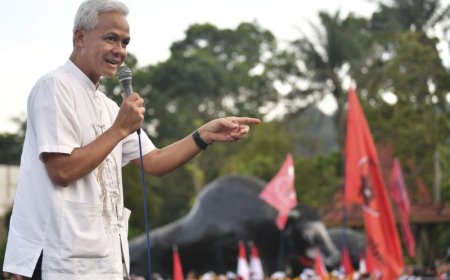 Ganjar Pranowo Resmikan Program Ambisius '1 Keluarga Miskin 1 Sarjana'
