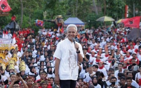 Ganjar Pranowo Luncurkan Program 1 Keluarga Miskin 1 Sarjana di Sukoharjo: Transformasi Pendidikan untuk Indonesia Emas 2045