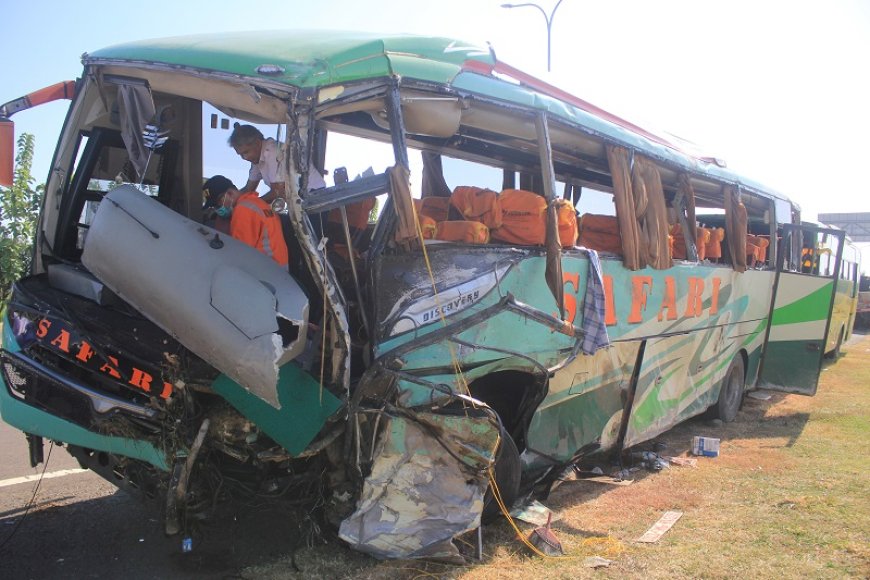 Tragedi Kecelakaan Maut di Tol Cipali, 7 Penumpang Bus Meninggal Dunia