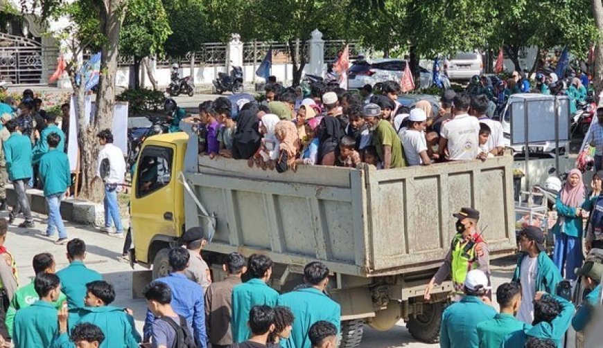 Ratusan Mahasiswa Usir Paksa Pengungsi Rohingya di Aceh