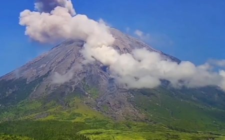 Gunung Semeru Meletus, Menyebarkan Abu Setinggi 2.000 Meter, Wilayah Sekitar Diimbau Waspada