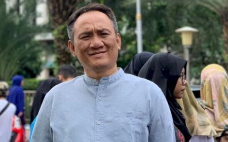  Andi Arief Demokrat Sindir Anies & Ganjar: Sedih Alumni UGM Lemah