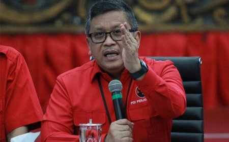 Hasto Bela Anies Terhadap Tudingan Fitnah Terkait Lahan Prabowo yang Dilaporkan ke Bawaslu
