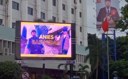 Diturunkan di Jakarta-Bekasi, Videotron Anies Muncul di Surabaya