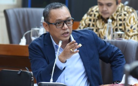 Politisi PDIP Deddy Sitorus Soroti 'Kontradiktif' Jokowi Terkait Kampanye: Elektabilitas Prabowo-Gibran Picu Kepanikan?
