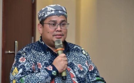 Kontroversi Salam Dua Jari di Mobil RI: Bawaslu Selidiki, Apakah Bu Iriana Pejabat Negara?