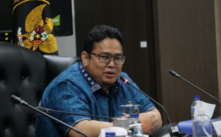Kontroversi Salam Dua Jari dari Mobil RI: Bawaslu Mempertanyakan Status Bu Iriana sebagai Pejabat Negara