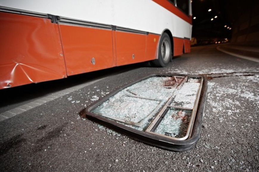 Tragedi Kecelakaan Malam Tahun Baru 2024: Enam Meninggal dalam Kecelakaan Bus di Tol Jakarta-Cikampek