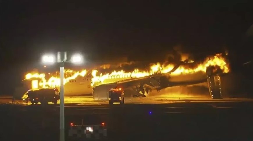 Pesawat Japan Airlines Tabrak Pesawat Penjaga Pantai di Bandara Haneda Tokyo, 5 Tewas