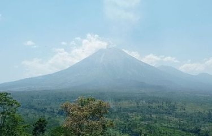 Gunung Semeru Erupsi, Ancam Wilayah Sekitar dengan Kolom Abu Setinggi 2.000 Meter