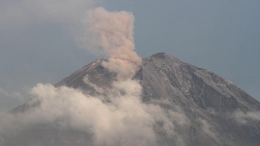 Gunung Semeru Erupsi: Ancaman Abu Setinggi 2.000 Meter, Wilayah Sekitar Dikepung Bahaya