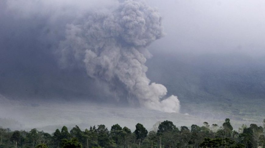 Gunung Semeru Erupsi: Ancaman Abu Setinggi 2.000 Meter, Warga Diimbau Waspada