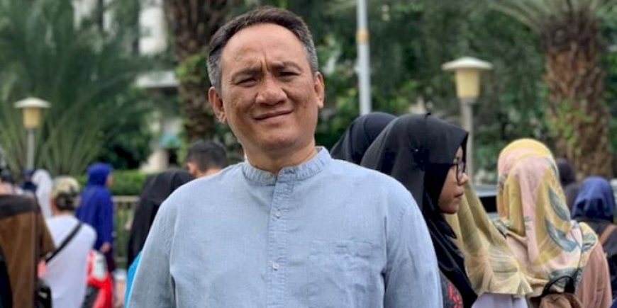  Andi Arief Demokrat Sindir Anies & Ganjar: Sedih Alumni UGM Lemah