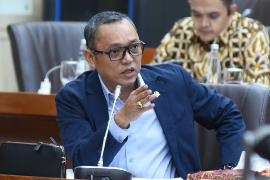 Politisi PDIP Deddy Sitorus Soroti 'Kontradiktif' Jokowi Terkait Kampanye: Elektabilitas Prabowo-Gibran Picu Kepanikan?