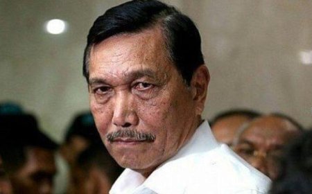 Kontroversi Politik: Luhut Balas Sindiran Ganjar, Menegaskan Dukungan Tanpa Mencla-mencle