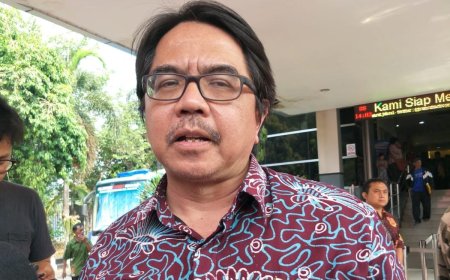 Ade Armando Soroti Kejanggalan Real Count Pileg DPR: Suara Naik 400 Kali, KPU Didesak Pastikan Keakuratan Data