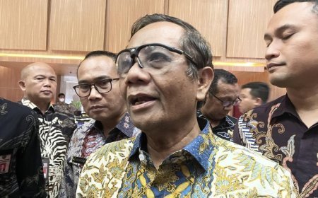 Kritik Mahfud MD Terhadap Penyelipan Anggaran Makan Siang Gratis di APBN 2025: Antisipasi atau Kontroversi?