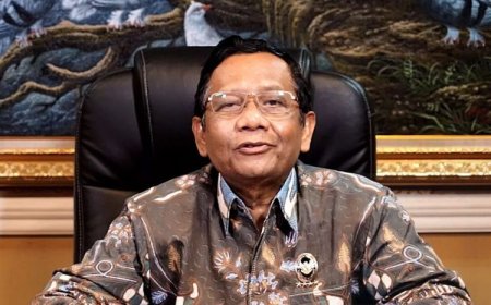 Mahfud MD Kritik Penyelipan Anggaran Makan Siang Gratis dalam APBN 2025