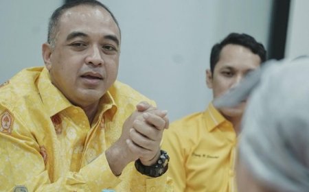 Ahmed Zaki Iskandar, Pengalaman Politiknya dan Persiapannya Menjadi Cagub DKI