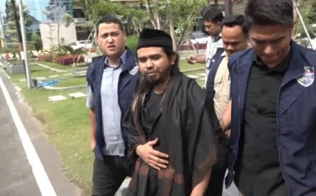 Gus Samsudin Dijemput Paksa Polisi Terkait Konten 'Tukar Pasangan'